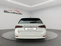 Usado Skoda Octavia Style 150 CV (110 kW) 2021 Blanco Familiar