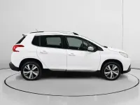 Usado Peugeot 2008 Allure 130 CV (95 kW) 2015 Blanco SUV