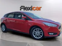 Usado Ford Focus Trend 101 CV (74 kW) 2018 Rojo Berlina