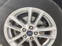 Usado Ford Focus Trend 100 CV (73 kW) 2018 Gris / plata Berlina