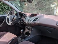 Usado Ford Fiesta Trend 82 CV (60 kW) 2010 Violeta / lila Utilitario