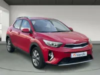 Usado Kia Stonic 100 CV (73 kW) 2024 Rojo SUV