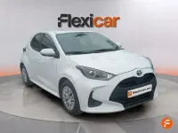 Käytetty Toyota Yaris Hybrid Active 116 HP (85 kW) 2021 Valkoinen