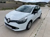 Usado Renault Clio III Collection 75 CV (55 kW) 2013 Blanco Berlina