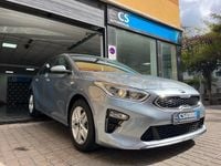 Begagnad Kia Ceed 120 HK (88 kW) 2021 Grå Halvkombi