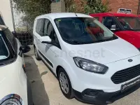 Usado Ford Tourneo Courier Trend 100 CV (73 kW) 2019 Blanco Monovolumen