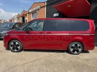 Usado VW Multivan Style 150 CV (110 kW) 2025 Granate Monovolumen