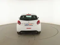 Usado Peugeot 208 Allure 100 CV (73 kW) 2018 Blanco Utilitario