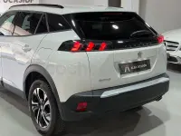 Usado Peugeot 2008 Allure 110 CV (80 kW) 2022 Blanco SUV