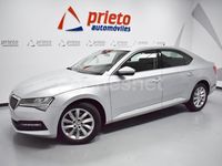 Usado Skoda Superb Ambition 150 CV (110 kW) 2021 Gris / plata Berlina