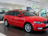 Usado Skoda Octavia Elegance 105 CV (77 kW) 2014 Rojo Utilitario
