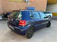 Usado VW Polo Conceptline 60 CV (44 kW) 2001 Azul Berlina