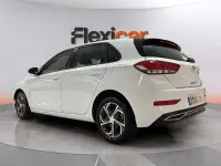Usado Hyundai i30 120 CV (88 kW) 2021 Blanco Berlina
