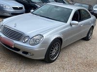 Usado Mercedes E220 Elegance 143 CV (105 kW) 2002 Gris / plata Berlina
