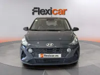 Usado Hyundai i10 67 CV (49 kW) 2023 Gris Utilitario