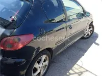 Usado Peugeot 206 110 CV (80 kW) 2004 Negro Berlina