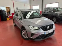 Usado Seat Arona Style Plus 110 CV (80 kW) 2022 Gris / plata SUV