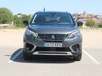 Usado Peugeot 5008 Allure 130 CV (95 kW) 2018 Gris / plata SUV