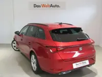 Usado Seat Leon FR 150 CV (110 kW) 2024 Rojo Familiar