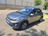 Usado Kia Stonic 100 CV (73 kW) 2025 Gris / plata SUV