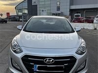 Usado Hyundai i30 100 CV (73 kW) 2016 Gris / plata Berlina