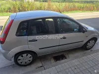 Usado Ford Fiesta Trend 80 CV (58 kW) 2003 Gris / plata Utilitario