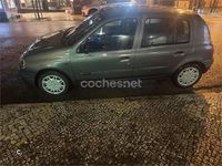 Usado Renault Clio II 60 CV (44 kW) 2001 Gris / plata Berlina