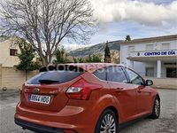 Usado Ford Focus Titanium 115 CV (84 kW) 2011 Naranja Berlina