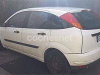 Usado Ford Focus Trend 100 CV (73 kW) 2004 Blanco Berlina