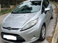 Usado Ford Fiesta Trend 60 CV (44 kW) 2011 Gris / plata Utilitario