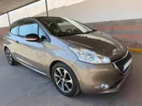 Usado Peugeot 208 Allure 68 CV (50 kW) 2012 Beige Utilitario