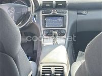 Usado Mercedes C220 143 CV (105 kW) 2004 Gris / plata Berlina