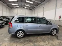 Usado Opel Zafira Enjoy Plus 110 CV (80 kW) 2010 Blanco Monovolumen