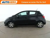 Usado Toyota Yaris Hybrid Active 101 CV (74 kW) 2017 Negro Berlina