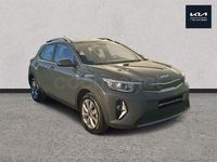 Usado Kia Stonic 100 CV (73 kW) 2022 Gris / plata SUV