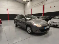 Usado Renault Mégane GrandTour Dynamique 110 CV (80 kW) 2011 Gris / plata Familiar