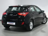 Usado Hyundai i30 90 CV (66 kW) 2013 Negro