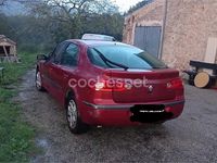 Usado Renault Laguna II Privilege 120 CV (88 kW) 2006 Rojo Berlina