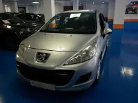 Usado Peugeot 207 75 CV (55 kW) 2011 Gris / plata Berlina
