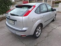 Usado Ford Focus Trend 109 CV (80 kW) 2005 Gris / plata Berlina