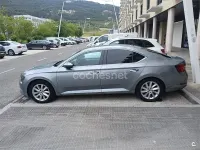 Usado Skoda Superb Active 150 CV (110 kW) 2018 Gris / plata Berlina