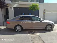 Usado Skoda Superb Ambition 140 CV (102 kW) 2014 Gris / plata Berlina