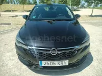 Usado Opel Astra Selective 110 CV (80 kW) 2018 Negro Berlina