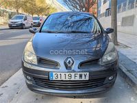 Usado Renault Clio II 100 CV (73 kW) 2007 Gris / plata Berlina