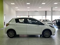 Usado Toyota Yaris Hybrid Active 116 CV (85 kW) 2020 Blanco Berlina