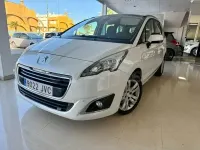 Usado Peugeot 5008 Active 120 CV (88 kW) 2016 Blanco Monovolumen