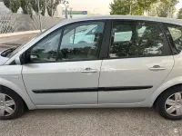 Usado Renault Grand Scénic II Dynamique 115 CV (84 kW) 2004 Gris / plata Monovolumen