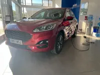 Usado Ford Kuga ST-Line 225 CV (165 kW) 2024 Rojo lucid (metalizado) SUV