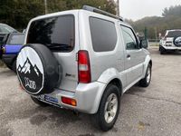 Usado Suzuki Jimny 86 CV (63 kW) 2006 Gris / plata SUV