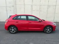 Usado Hyundai i30 116 CV (85 kW) 2022 Rojo Berlina